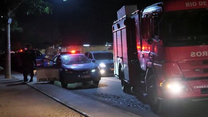 Parapoliciales incendian buses y un tren en Rio tras operación policial