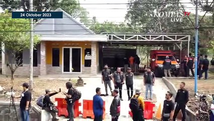 Polisi Sampai Naik ke Atap Rumah! Olah TKP Ulang Pembunuhan Ibu dan Anak di Subang