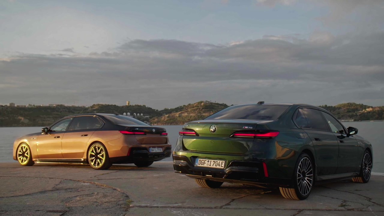 Der BMW i7 M70 xDrive - Seitenpartie und Heck mit M spezifischen Designmerkmalen