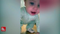 Annesinin telefonunu kaçıran sevimli bebek