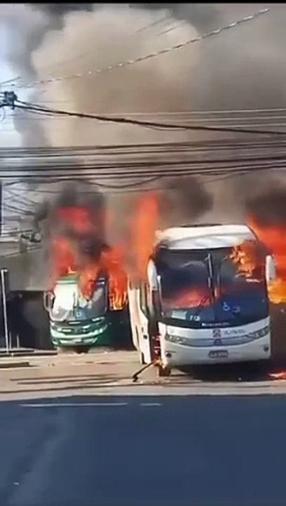 Rio de Janeiro. Mais de 30 autocarros incendiados após morte de miliciano