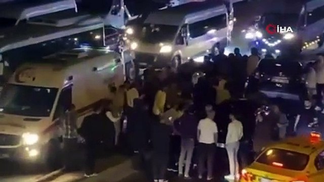 Esenyurt’ta kırmızı ışıkta bekleyen motosiklete otomobil arkadan çarptı: 1 ağır yaralı