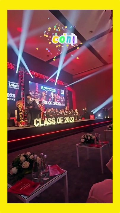 لجين عمران وأسيل عمران في حفل تخرج شقيقتهما الصغرى بالبحرين