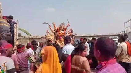 सीधी: धूमधाम से किया जा रहा मां को विदा,देखें Video