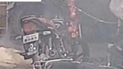 मोतिहारी: बाइक पर गिरा हाई वोल्टेज तार, धुधुकर जला बाइक, देखिए लाइव वीडियो