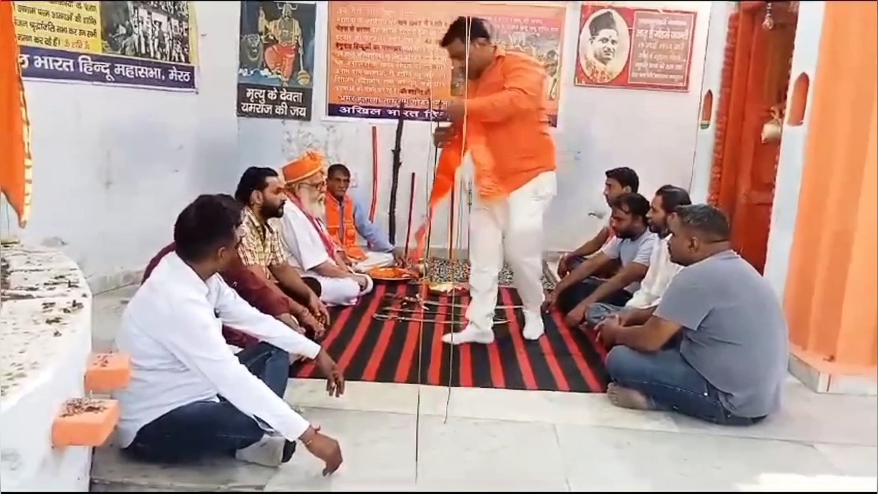 Video: हिंदू महासभा ने किया विजय दशमी शस्त्र पूजन, दशहरे पर हिंदुओं से हथियार खरीदने की अपील