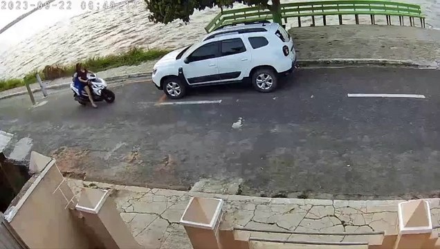 Quand tu penses aider des gens en scooter... raté