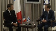 Macron in Israele incontra le famiglie degli ostaggi francesi