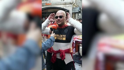 Icardi penaltı kullanırken heyecandan balkondan düşen taraftar, doktordan 'Icardi Sevinci' dibi alçıya almasını istedi