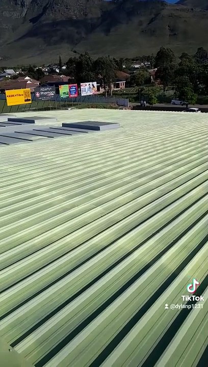 Primer been spraypained onto roof