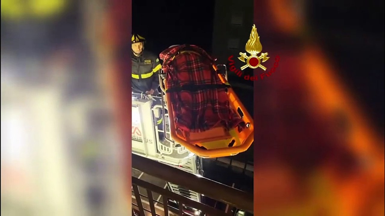 Intervento dei vigili del Fuoco a Perugia per il trasporto di una signora con problemi di salute