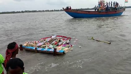 পান্তাভাত ও কচু শাক খাইয়ে বিদায়! ২৬ বেয়ারার কাঁধে চেপে শ্বশুরবাড়ি যান রাজবাড়ির মা | Oneindia Bengali