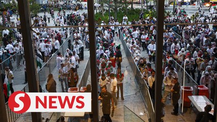 Crowd starts to gather for 'Malaysia stands with Palestine' rally