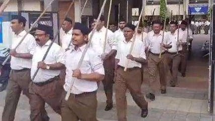 देवास: राष्ट्रीय स्वयंसेवक संघ का निकला पथ संचलन, जगह जगह हुआ स्वागत