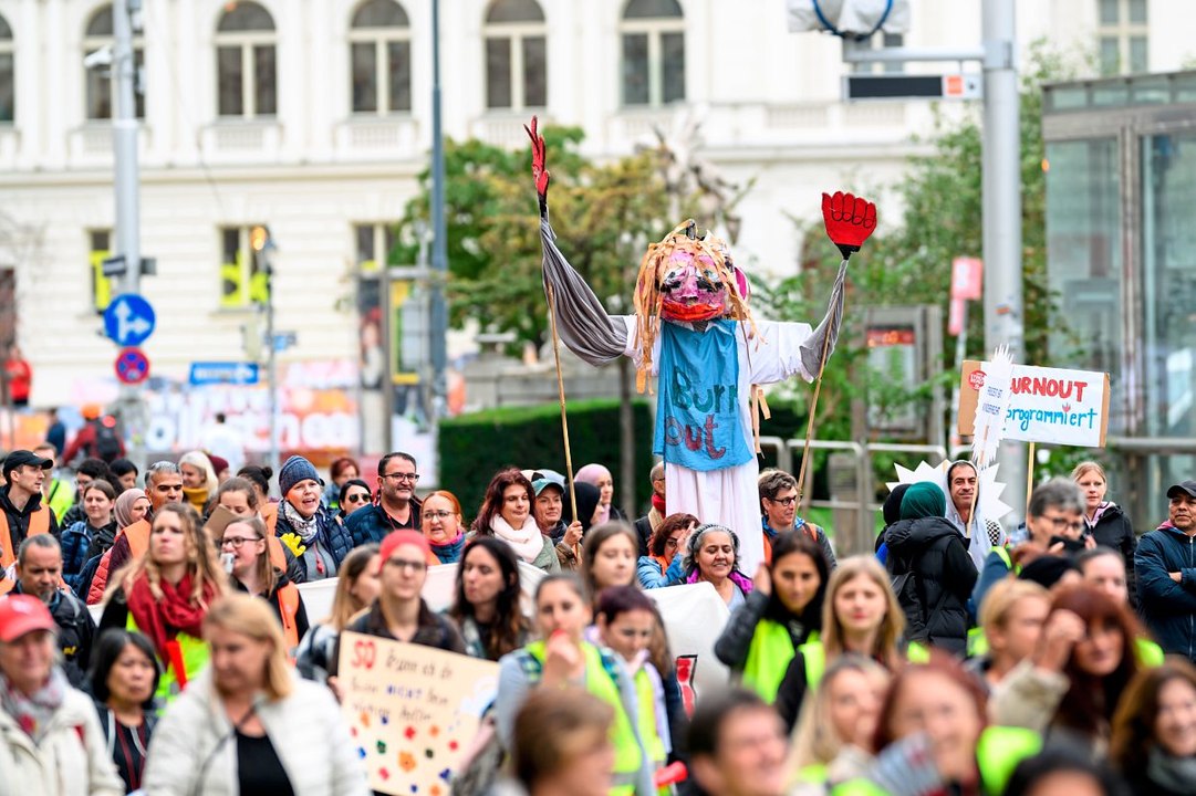 Tausende Kinderbetreuer protestieren für bessere Arbeitsbedingungen