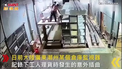 Deux ouvriers maladroits détruisent un stock de cuvettes pour WC