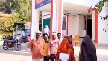 झांसी: सवारियों ने बस कंडक्टर पर लगाया मारपीट करने का आरोप, पुलिस से की शिकायत