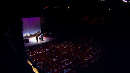 Florence Foresti fait des sketches à La Cigale