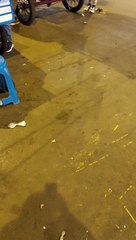 Vendedor de uvas sorprende por ofrecer todos los medios de pago a sus clientes