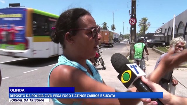 Depósito da Polícia Civil pega fogo e atinge carros e sucatas
