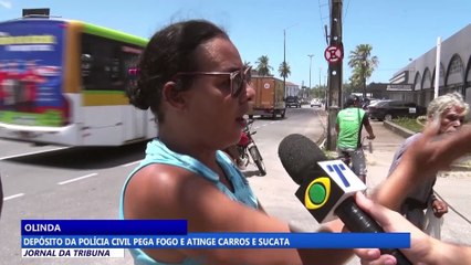 Depósito da Polícia Civil pega fogo e atinge carros e sucatas