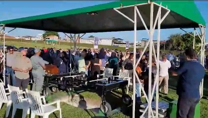 Amigos e familiares se despedem do ex-deputado Eduardo Bomfim