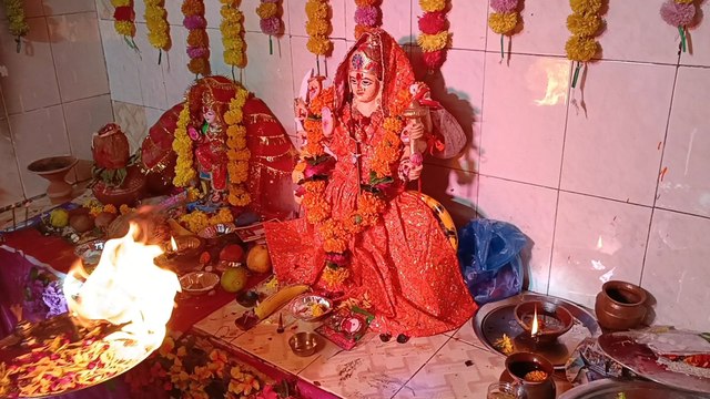 रावतभाटा वार्ड नंबर 22 चर्च बस्ती दुर्गा माता मंदिर पर आरती करते हुए मनोनित पार्षद संदीप लोट