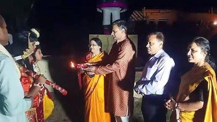 दशहरा मेले में उमड़े नागरिक, चालीस फीट ऊंचे रावण का दहन
