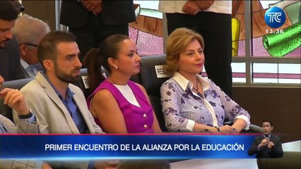 Marcela Aguiñaga e Isabel Noboa juntas en un proyecto educativo