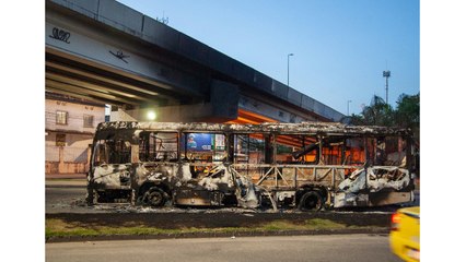 브라질 범죄단체, 도심서 버스·기차 연쇄 방화 테러 / YTN