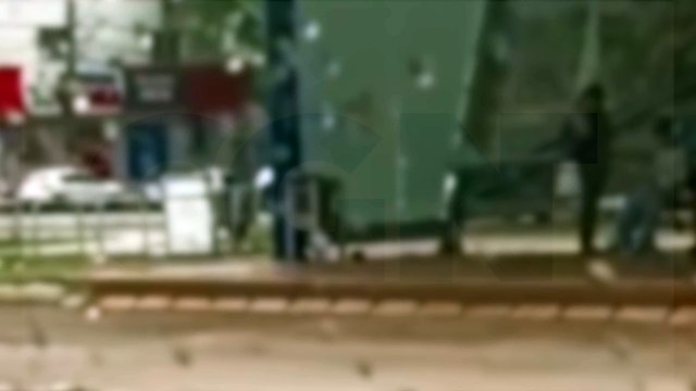 Imagens mostram jovem e adolescente pouco antes de serem abordados com drogas