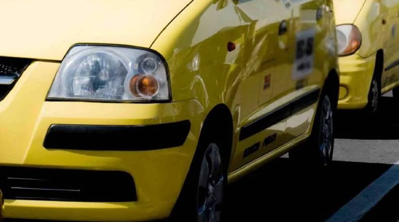 Comenzó el paro de taxistas en Bogotá: conductores piden la renuncia del ministro de Transporte