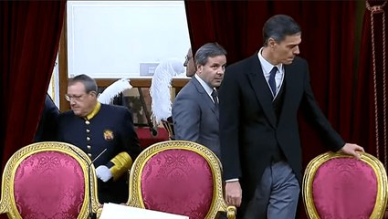 Sánchez se salta el protocolo en la Jura de la Constitución: Acaricia la silla de Leonor y casi se la ‘arrebata’