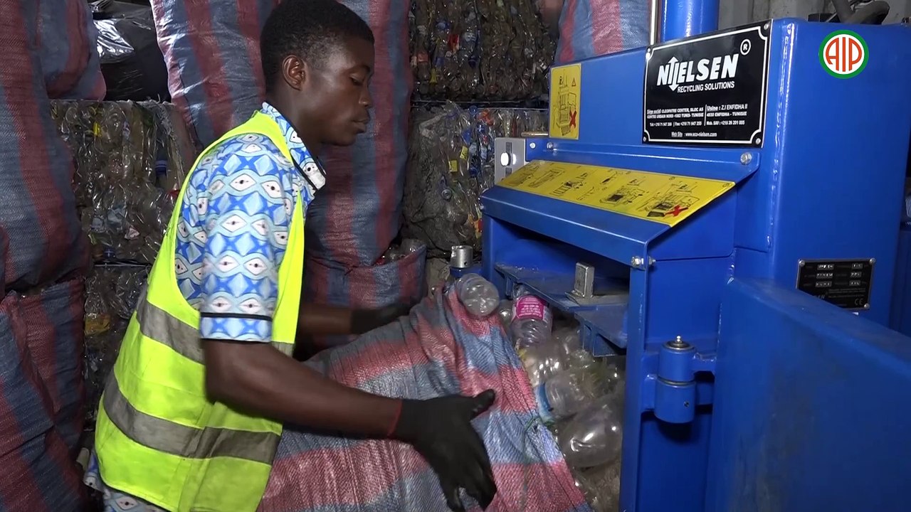 Assainir l’environnement par le recyclage des bouteilles plastiques