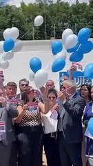 Embaixador de Israel e parlamentares soltam balões em solidariedade aos sequestrados pelo Hamas