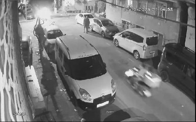 SULTANGAZİ'de Otomobil ile Motosiklet Kafa Kafaya Çarpıştı: 2 Yaralı