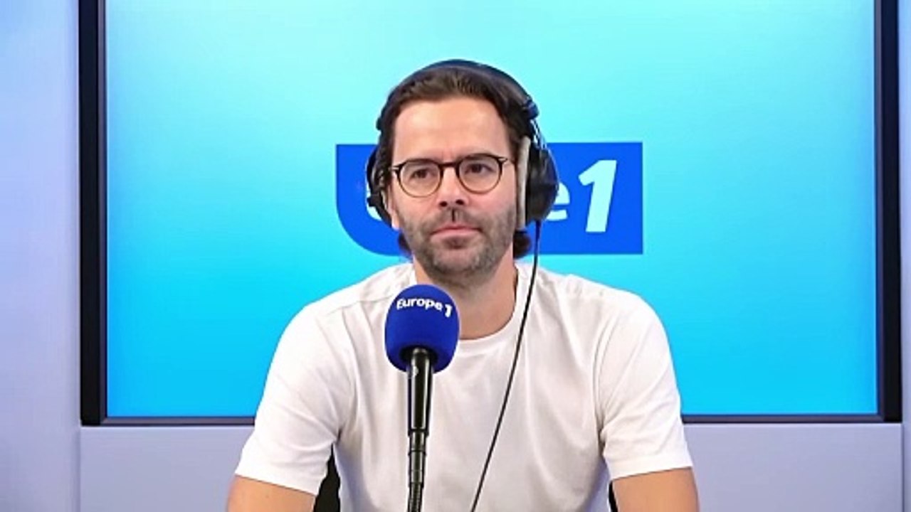 Jean-Luc Lemoine se moque des commentaires "coquins" de Karine Le Marchand dans "L'Amour est dans le pré" sur M6