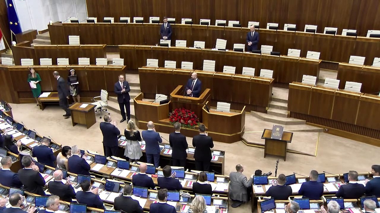 ZÁZNAM: NRSR: B.Kollár apeloval na poslancov, aby sa správali slušne a nešírili nenávisť