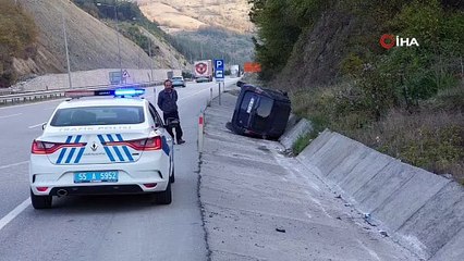 Samsun'da otomobil su kanalına devrildi: 2 yaralı