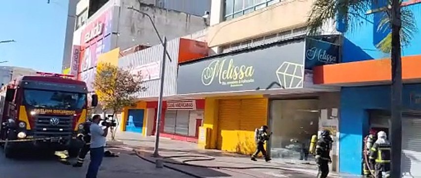 Fogo atinge loja em Maceió; bombeiros foram acionados