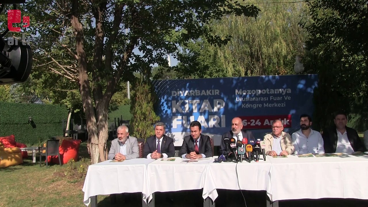 Mezopotamya Kitap Fuarı dört yıl aradan sonra kitapseverlerle buluşuyor... Şeyhmus Diken: 'Çok dilli, çok kültürlü bir fuar olacak' | Haber: Rojhat Abi