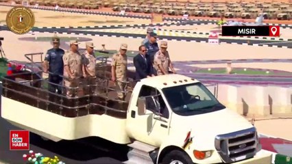 Mısır ordusu askeri gücünü görkemli törenle sergiledi