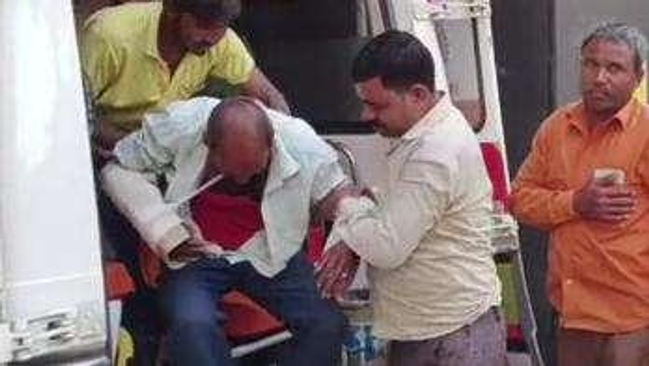 देवास: मामूली बात को लेकर तीन लोग घायल पहुंचाया जिला अस्पताल