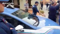 Omicidio di Pierina, il ritorno del figlio Giuliano a casa con la moglie Manuela. Video