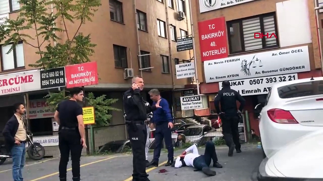 BAKIRKÖY ADLİYESİ ÖNÜNDE BIÇAKLI KAVGA - 1