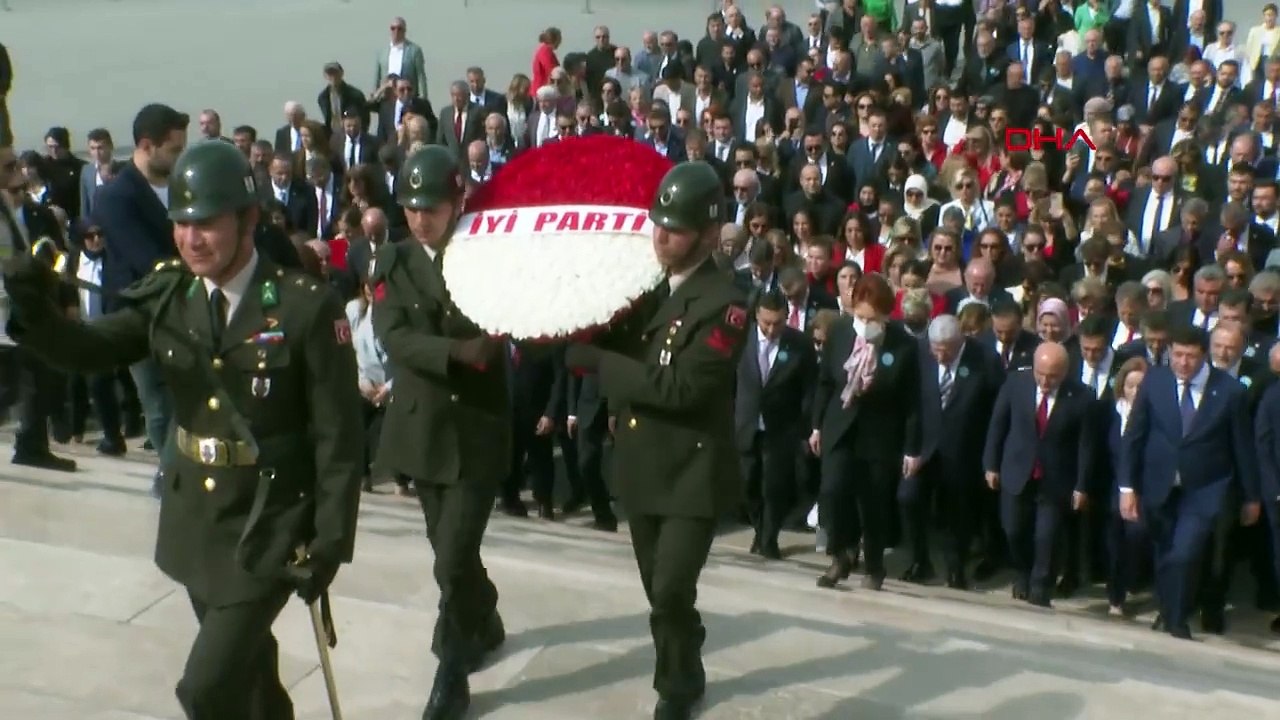 Meral Akşener, İYİ Parti'nin 6. kuruluş yıl dönümü dolayısıyla Anıtkabir'i ziyaret etti