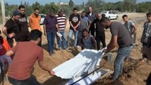 مع استمرار العدوان الإسرائيلي.. كاميرا الجزيرة ترصد أزمة القبور في قطاع غزة