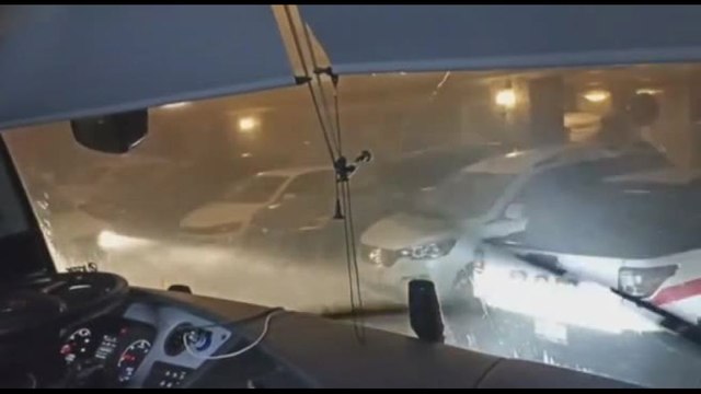 Messico, forti piogge e venti ad Acapulco per l'uragano Otis