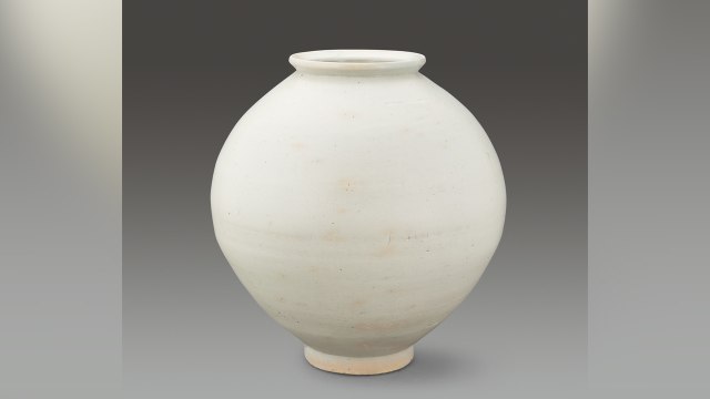 국보급 백자 달항아리 34억 원에 낙찰...국내 경매 최고가 경신 / YTN