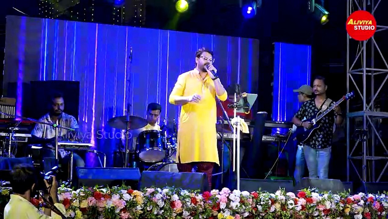 সুদয় সরকারের কন্ঠে মন উজার  করা গান কে তুমি তন্দ্রাহরণী - Ke Tumi Tandraharani